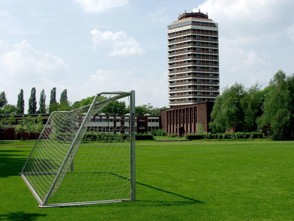 Fussball Trainingslager auf dem Rasenplatz in der Sportschule Wedau