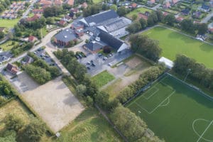 Luftaufnahme des Fussball Trainingslager Rodding