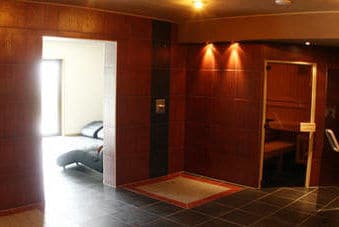 Wellnessbereich mit eigener Sauna im Trainingslager Sportschule Suedeifel