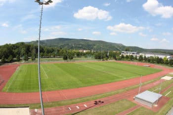 Schöner Rasenplatz beim Fussball Trainingslager an der Saale