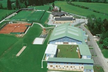 Luftaufnahme des Fussball Trainingslager Erlaufsee