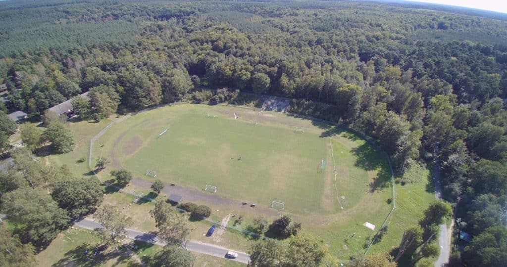 Luftaufnahme des Stadions im Trainingslager Haus am See