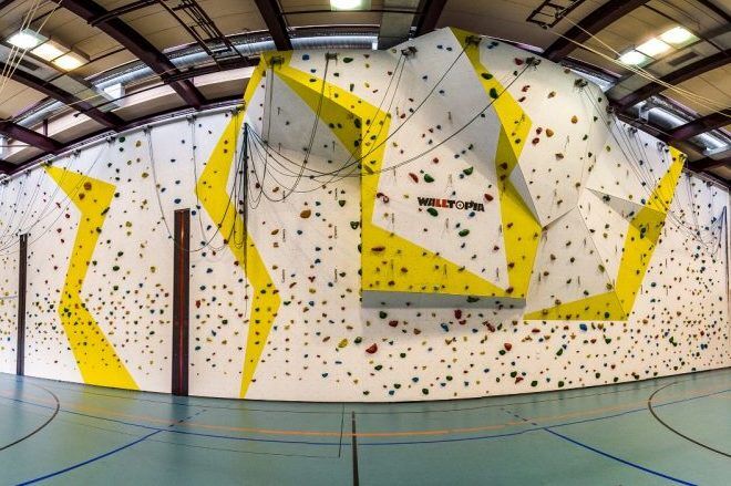 Indoor Kletterwand beim Fussball Trainingslager Lago Maggiore