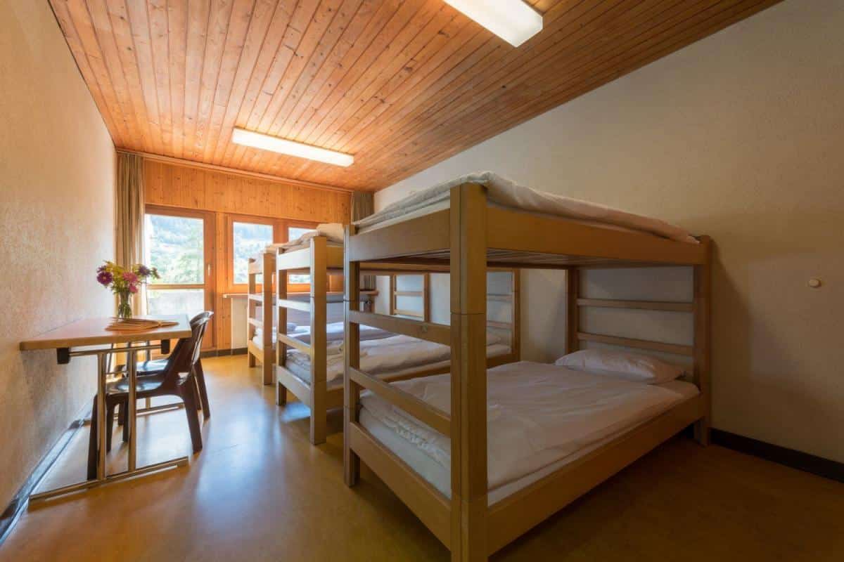 Gemütliches Mehrbettzimmer im Trainingslager Wallis