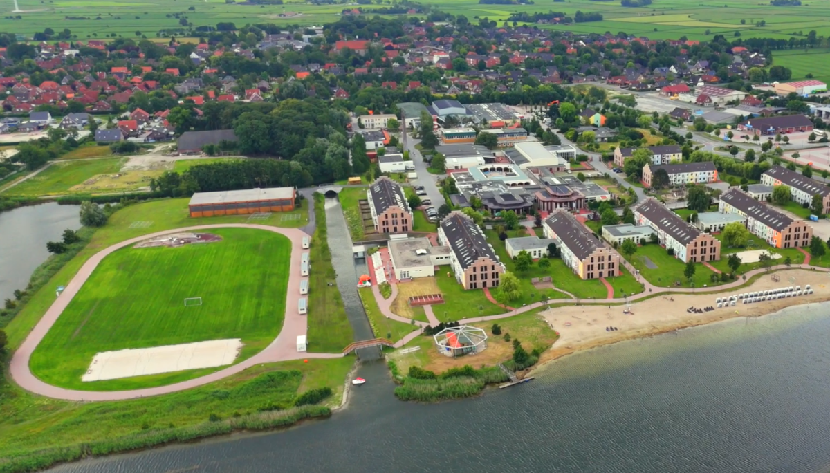 Wangerland Resort von oben_Sportplätze