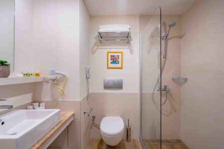 Std Room Twin - French Bathroom (1)