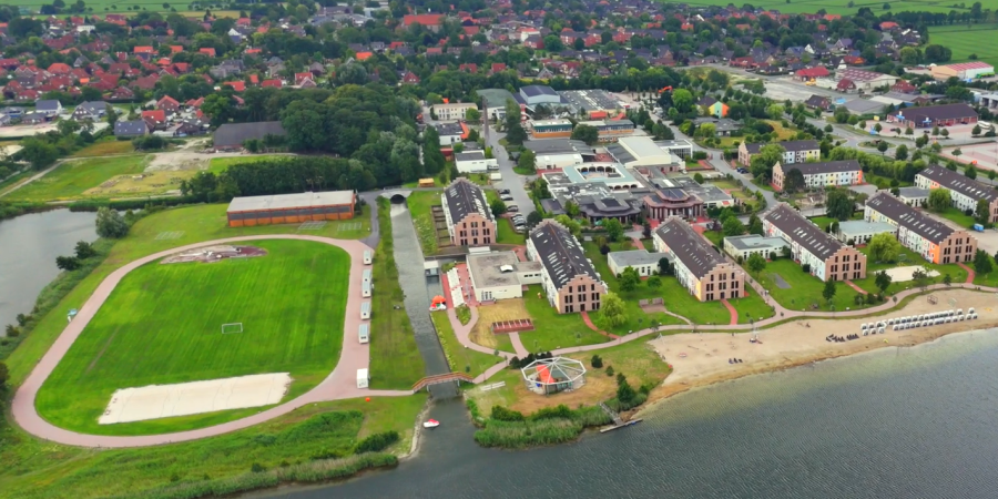 Wangerland Resort von oben_Sportplätze
