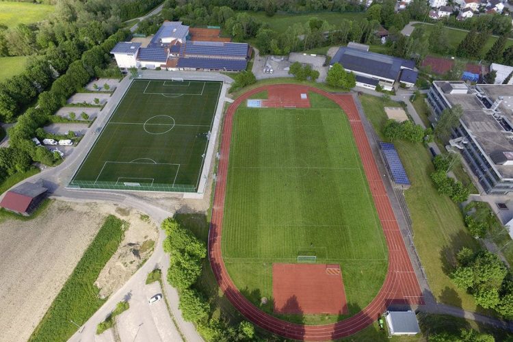 Moderner Sportplatz beim Fussball Trainingslager Allgaeu