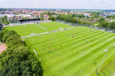 Es liegen zwei top gepflegte Rasenplätze im Trainingslager am Deister direkt nebeneinander