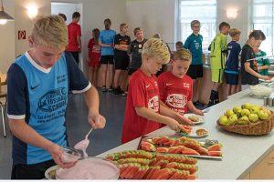 Das Essen gibt es in Buffetform und eine breite Auswahl an verschiedenen Speisen