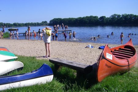 Direkt in der Nähe der Unterkunft liegt ein Badesee, um sich nach dem Training abzukühlen