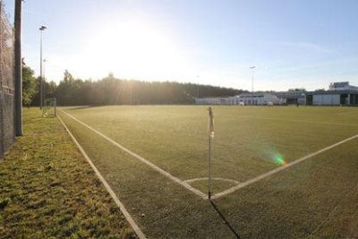 Außergewöhnliche Platzverhältnisse beim Trainingslager an den drei Seen