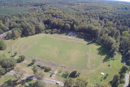 Luftaufnahme des Stadions im Trainingslager Haus am See