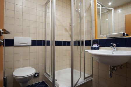 Separater Duschbereich & WC-Bereich in jedem Zimmer