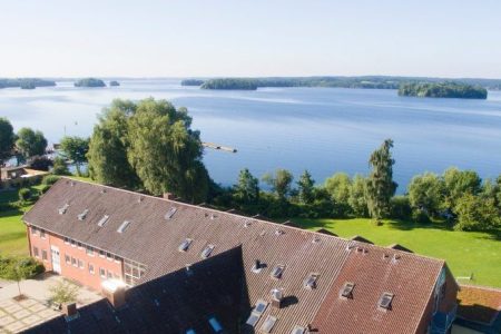 Schoener Ausblick auf den Ploener See beim Fussball Trainingslager