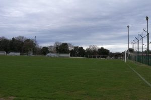 Trainingsgelände mit Naturrasen-Spielfeldern.