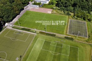 Riesige Sportanlage mit mehreren Plätzen beim Trainingslager Hennef