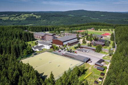 Übersicht Sportpark Erzgebirge mit Kunstrasen- und Rasenplatz