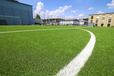 Moderner Kunstrasenplatz der Sportschule Saarland Fussball Trainingslager