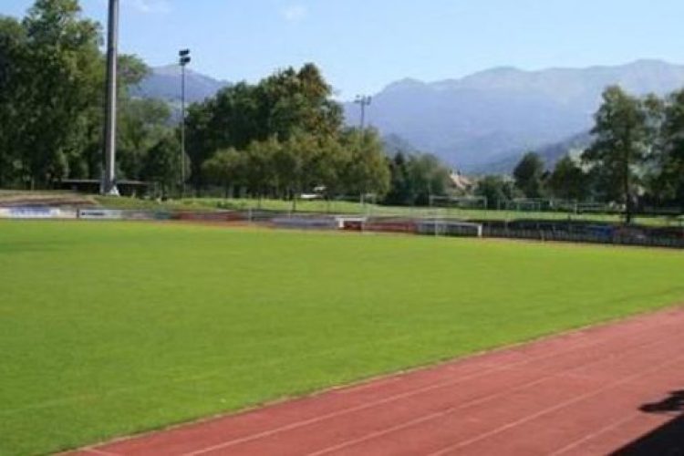 Schöner Rasenplatz beim Fussball Trainingslager Vorarlberg